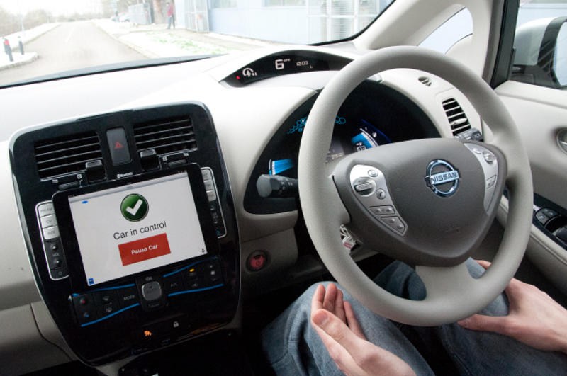 Ouimages 102329 lowres Inside of a car, showing steering wheel and screen